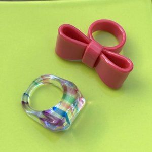 2 LUCITE Clear Striped Pink Bow Rings – 2 RINGS
